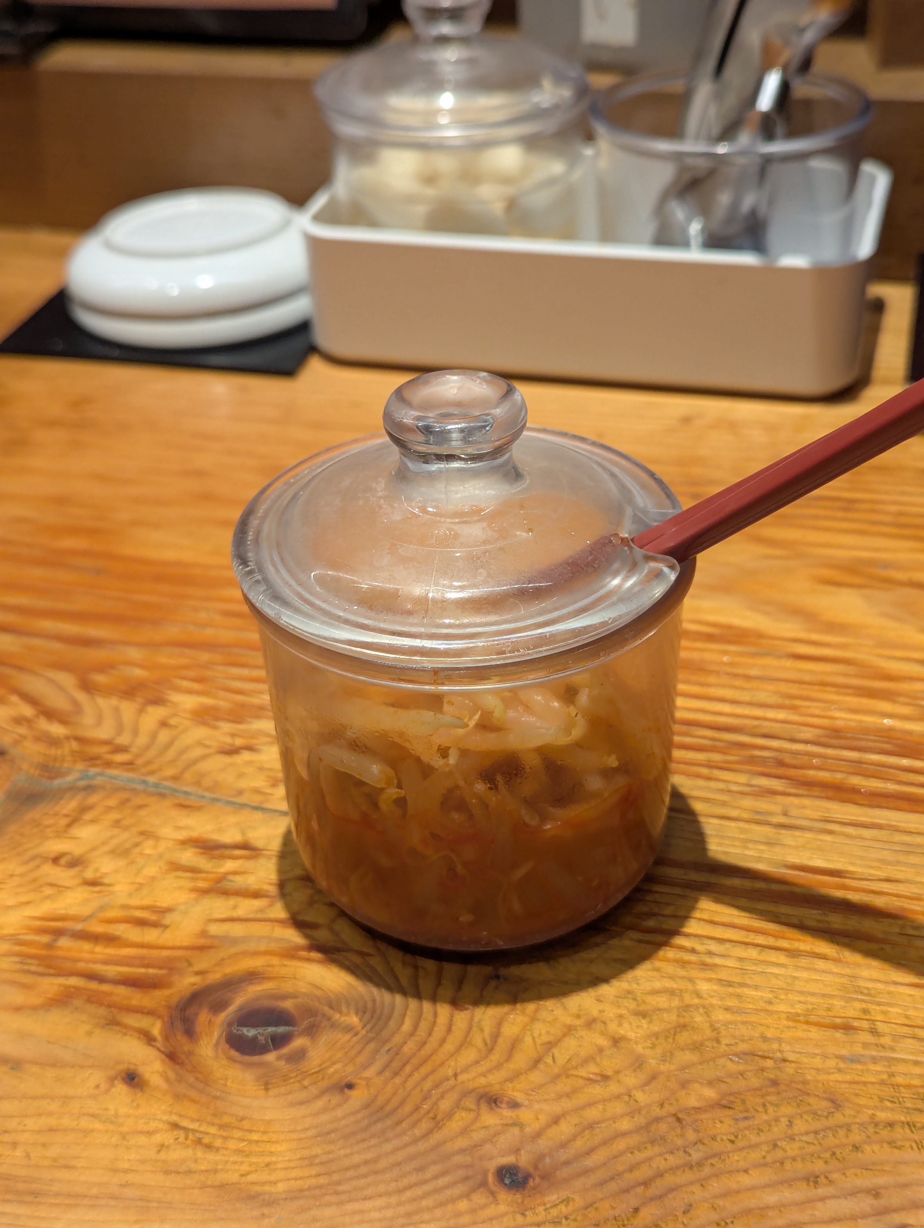 晚餐在住的地方附近的拉麵店,非常好吃的辣豆芽菜